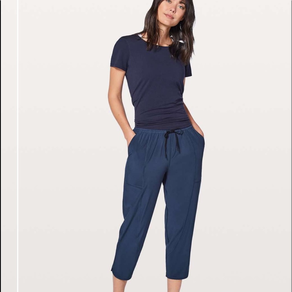 Lululemon Final Play Crop Size 4 Navy